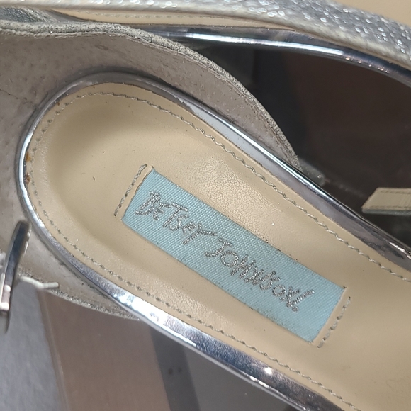 Y2K style Betsey Johnson silver glitter block heels size 7 - Picture 2 of 12